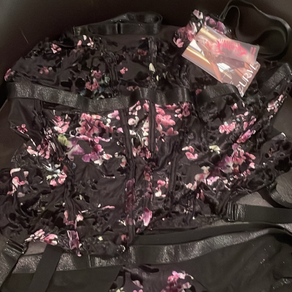 PLUS SIZE SEXY BLACK VELVET FLORAL LINGERIE SET W/ PANTIES